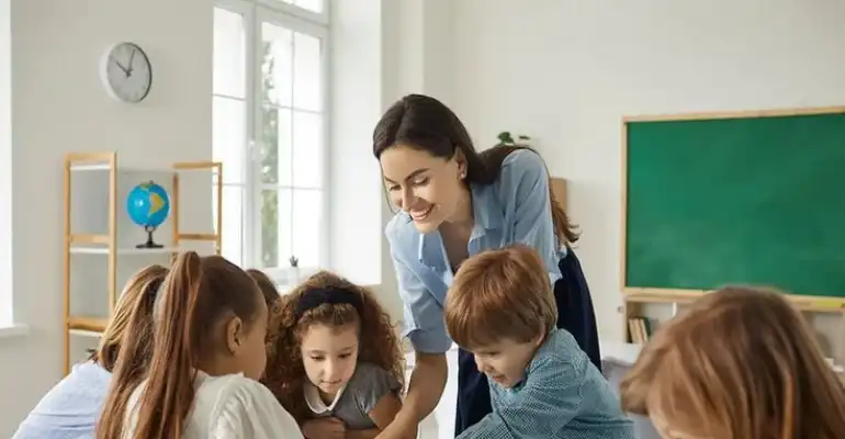Montessori educator for children aged three to six (3/6 years):